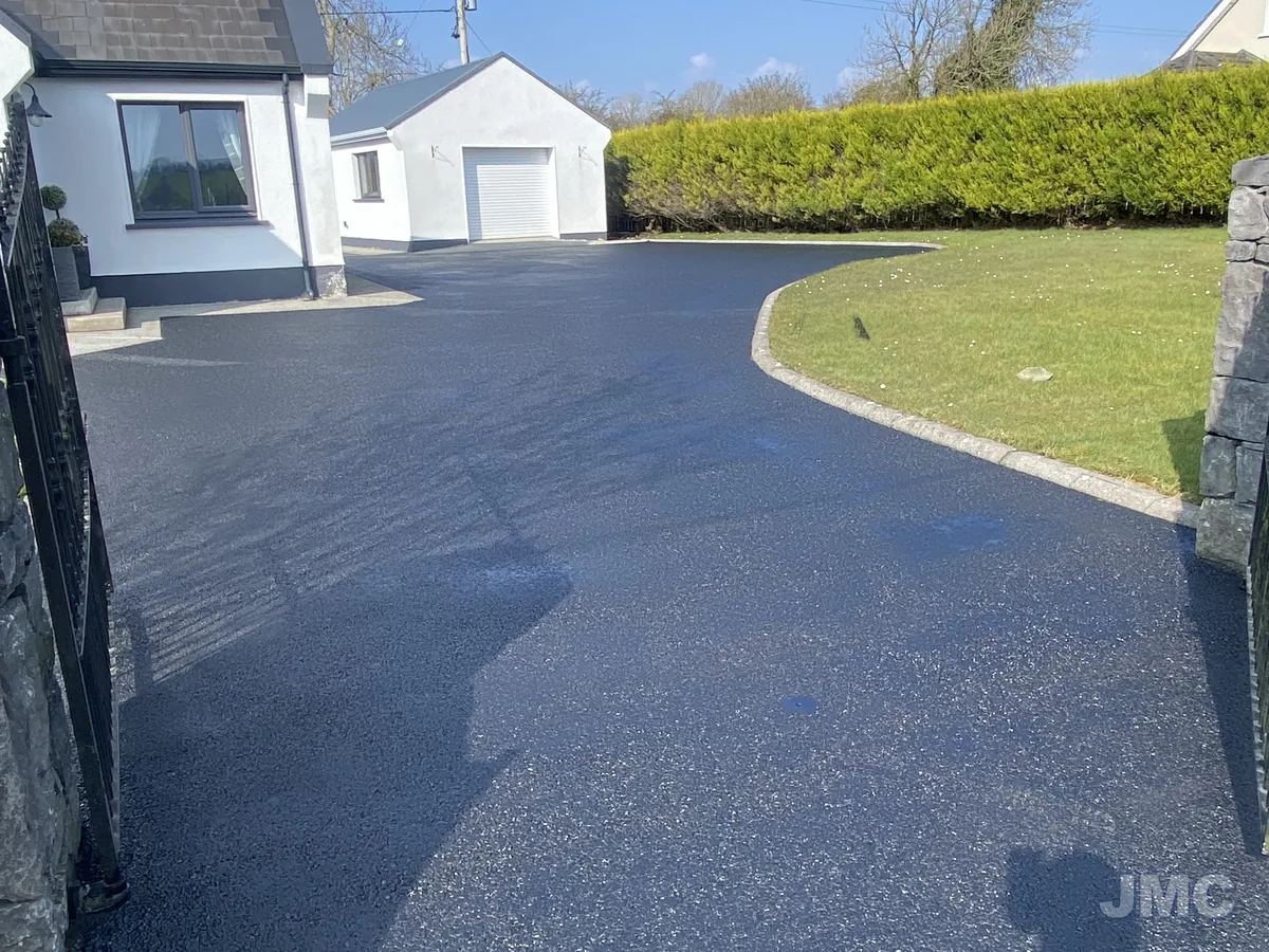 After: Gravel and tarmac drive, washed